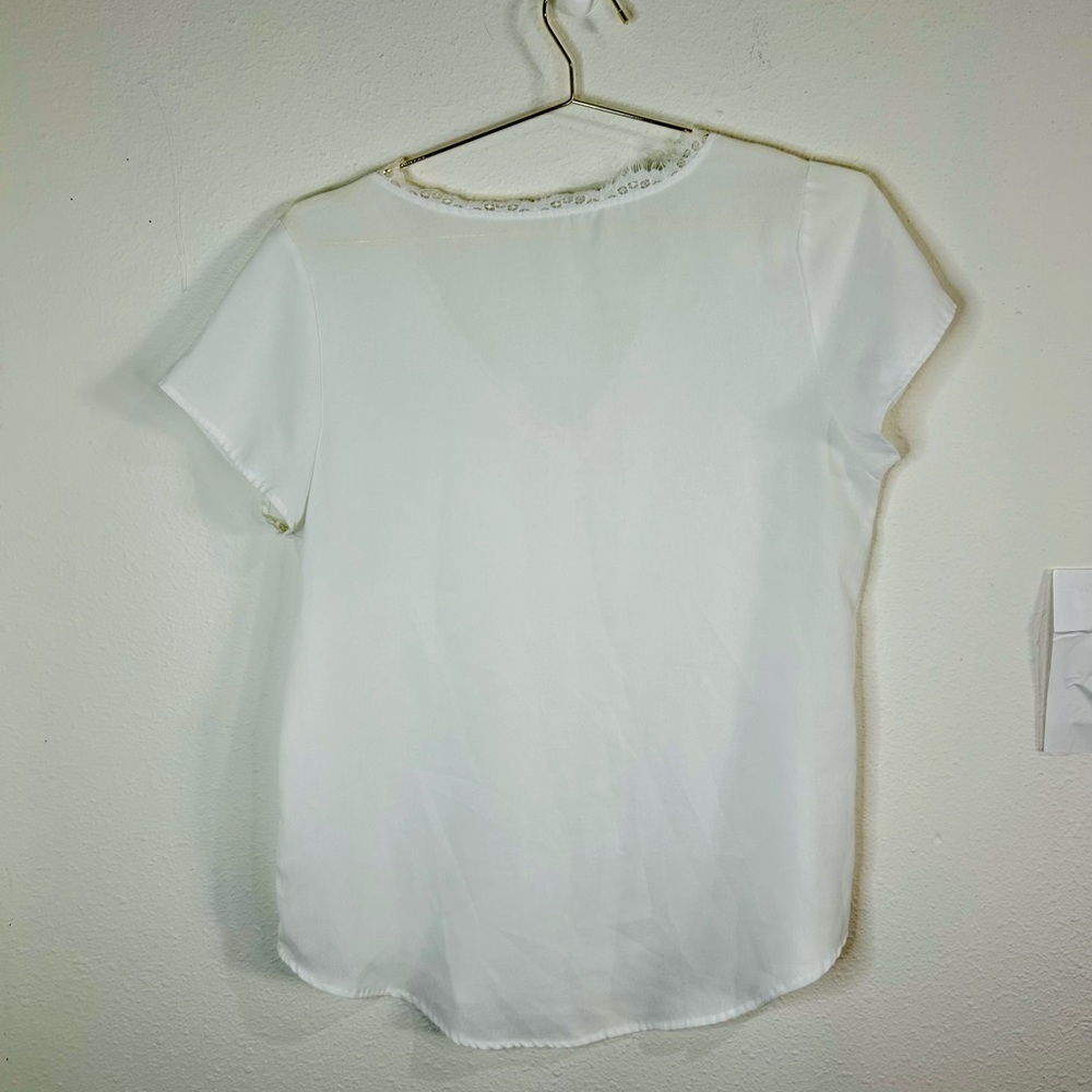 Unbranded White V-Neck Blouse with Lace Trim - Size Large Lightweight Top - Picture 6 of 7